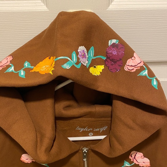 BRAND NEW Taylor Swift The Eras Tour Acoustic Piano Brown Zip Up Hoodie - Picture 12 of 13